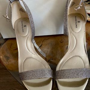 Bandolino ladies heals size 7M.